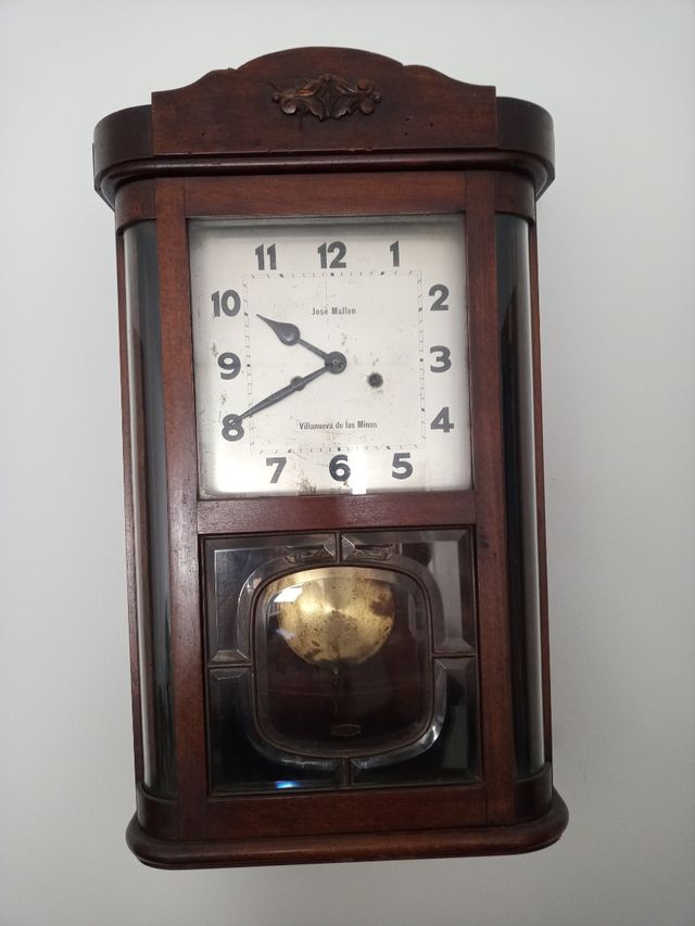 antiguo reloj de pared.