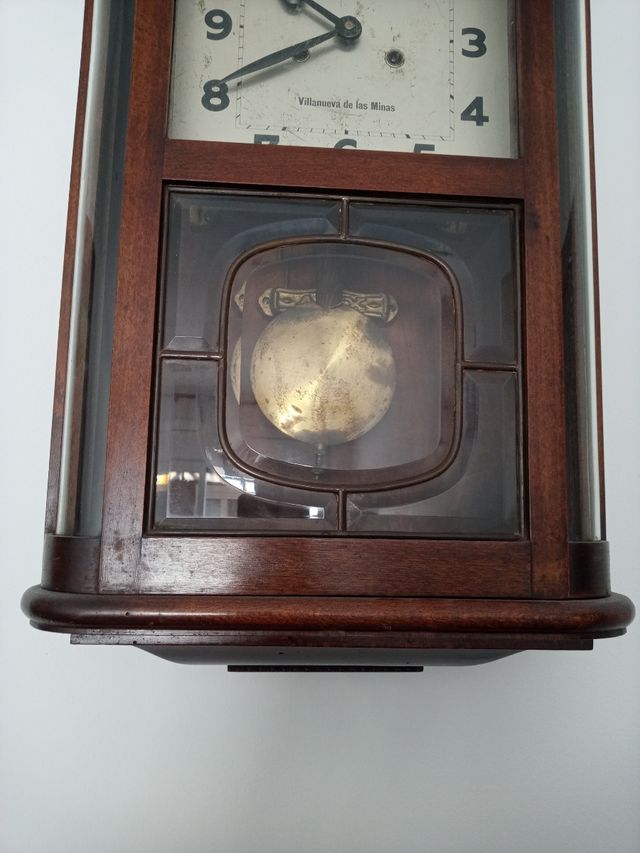 antiguo reloj de pared.