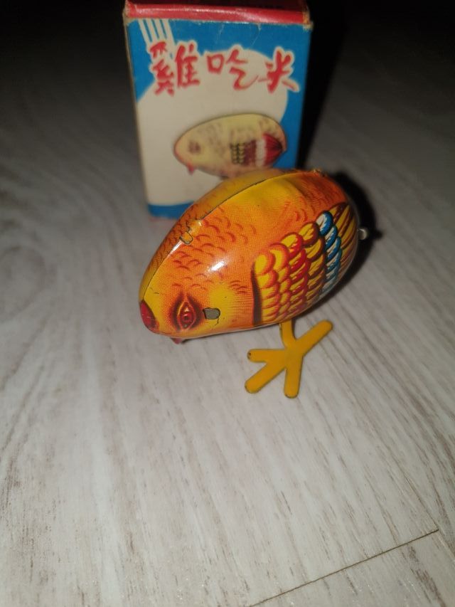Pecking chicken metal made wind up 