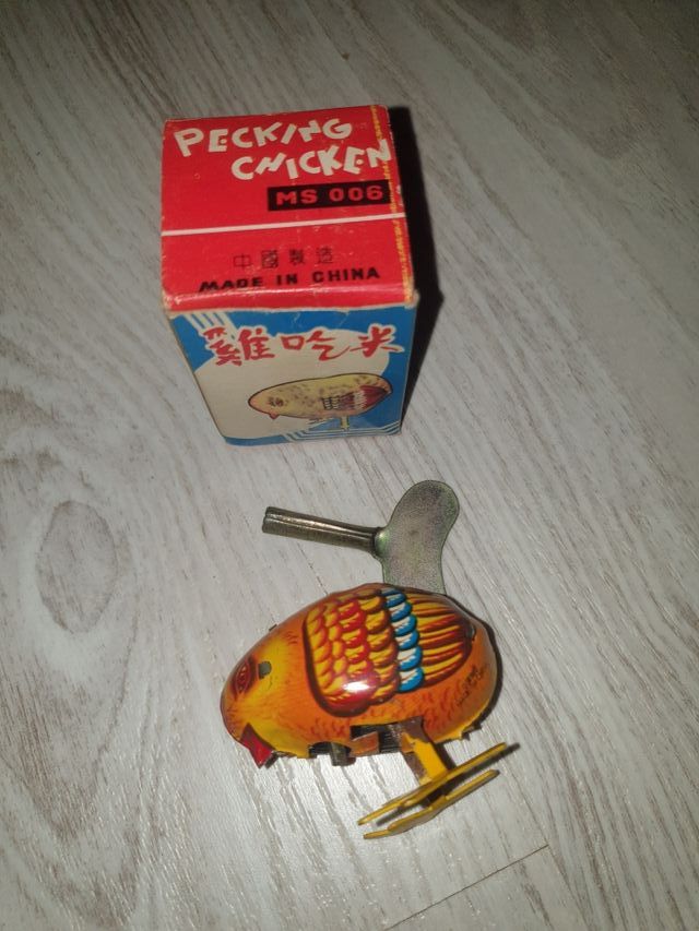 Pecking chicken metal made wind up 