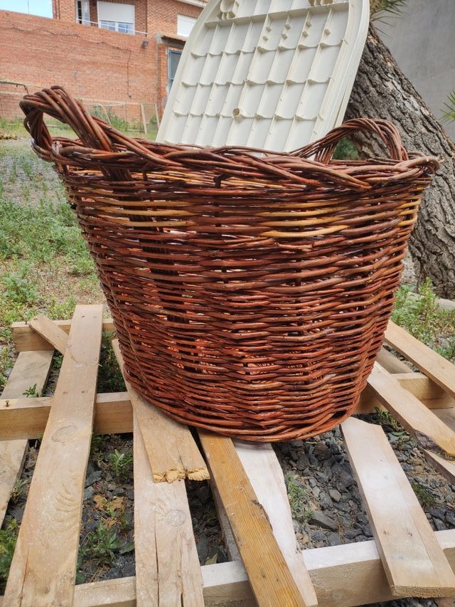 Cesta mimbre de segunda mano por 25 € en Consuegra en WALLAPOP Cesta mimbre de segunda mano por 25 € en Consuegra en WALLAPOP