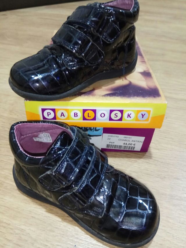 Stivaletto Pablosky in vernice con velcro e