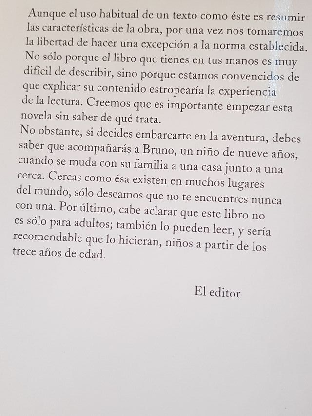 El niño con el pijama de rayas.