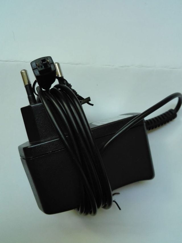 2 cargadores móviles antiguos