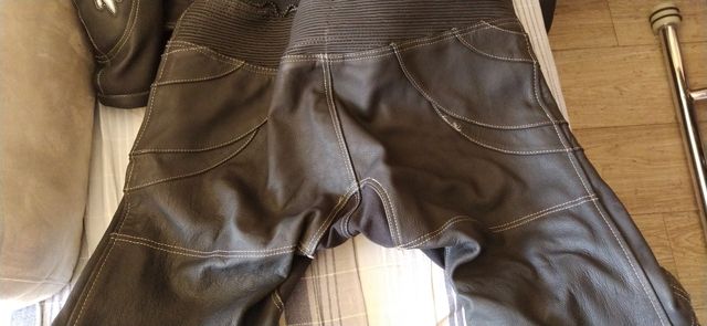 Mono de cuero dos piezas