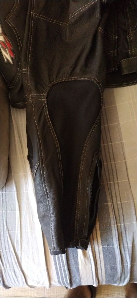 Mono de cuero dos piezas