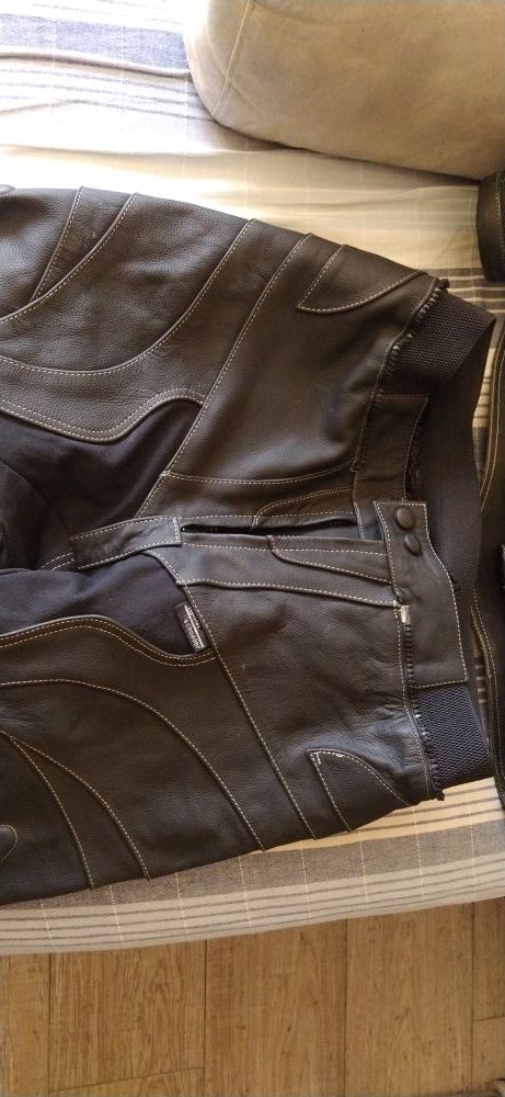 Mono de cuero dos piezas