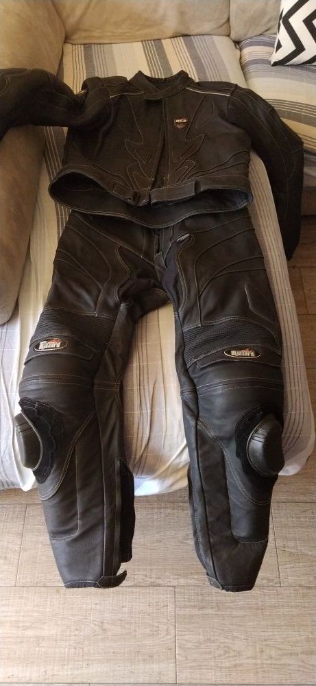 Mono de cuero dos piezas