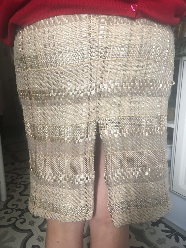 Saia em tecido tweed muito elegante. Lã e seda