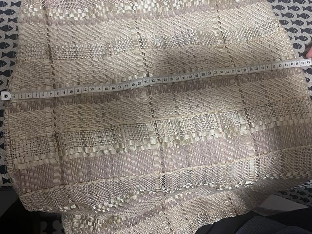 Saia em tecido tweed muito elegante. Lã e seda