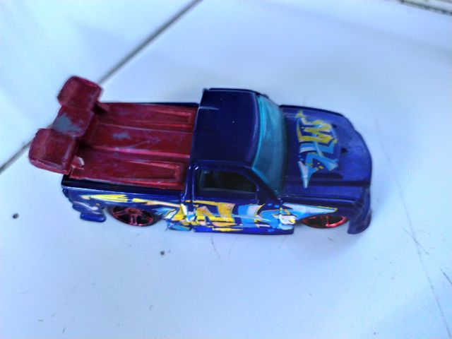 Coche hot wheels.