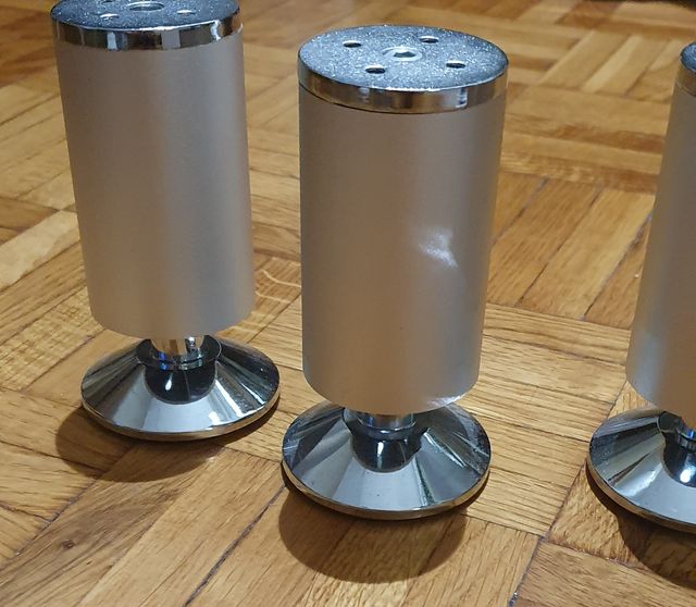 4 Patas de metal y aluminio para muebles
