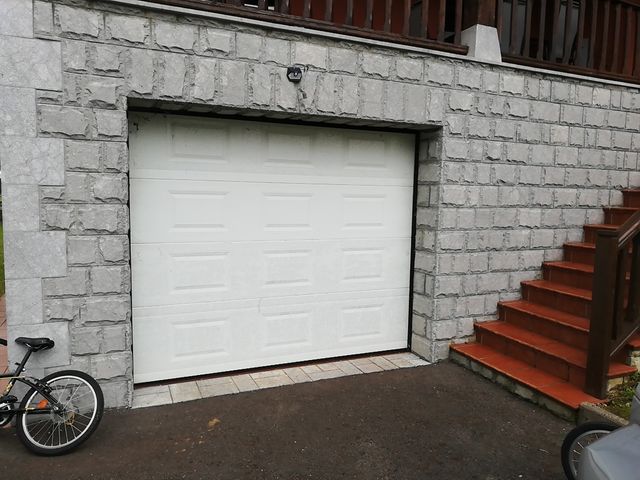 Puerta de garaje nueva de segunda mano por 495 € en Ribadesella en WALLAPOP