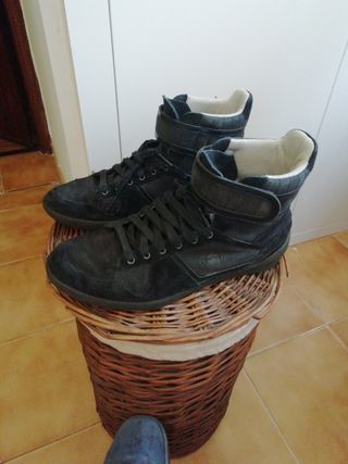 Botas Puma Negras N 42\\/5 hombre de segunda mano por 18 EUR en  Garrapinillos en WALLAPOP