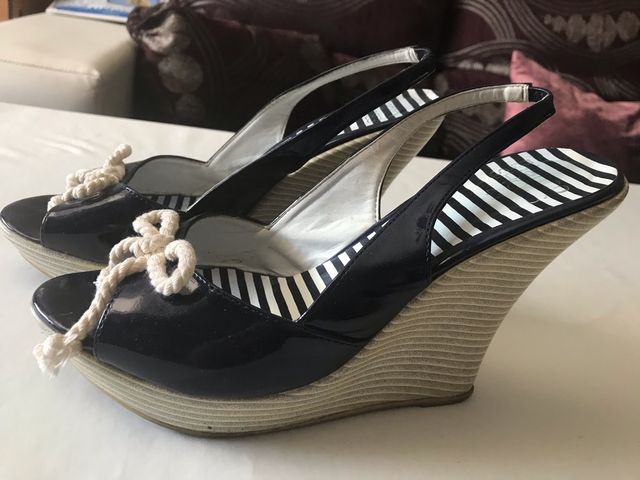 Cuñas de mujer en azul marino