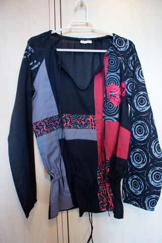 Blusa Desigual de segunda mano en la provincia de Vizcaya en Blusa Desigual de segunda mano en la provincia de Vizcaya en