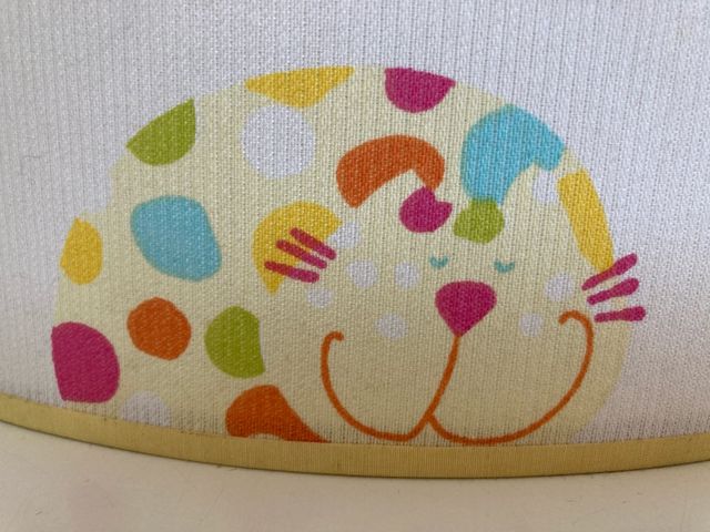 Lámpara de pantalla para habitación infantil