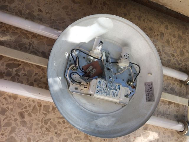 Plafón fluorescente cocina