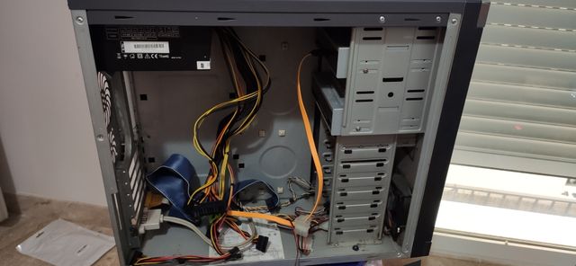 Torre caja ordenador de segunda mano por 30 € en Algemesí en WALLAPOP