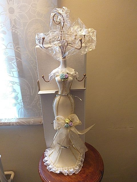 Soporte para colgar collares.maniquí vestido novia