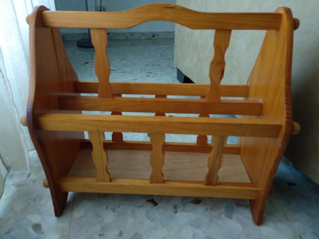 Revistero de madera de segunda mano por 9 € en Pozoblanco en WALLAPOP