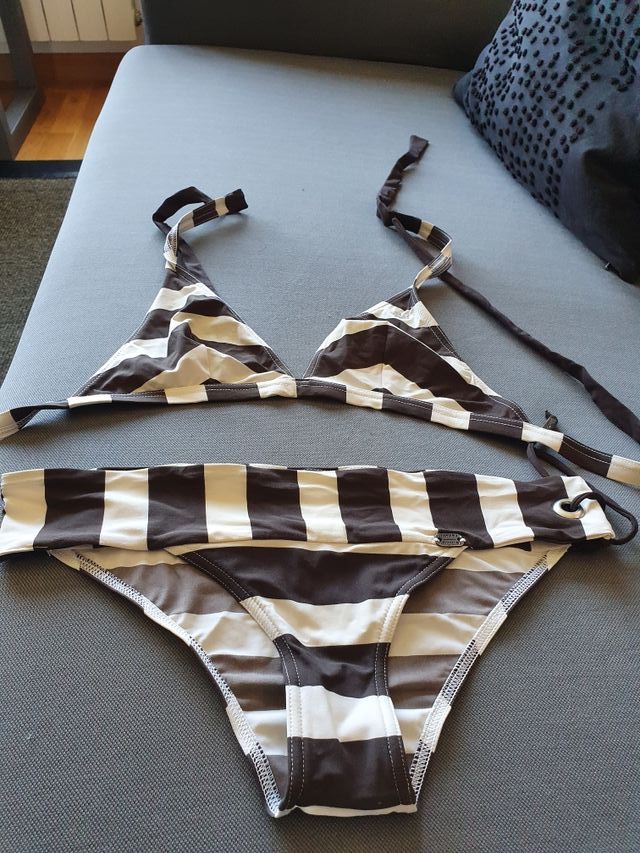 Vikini de rayas marrones y blancas