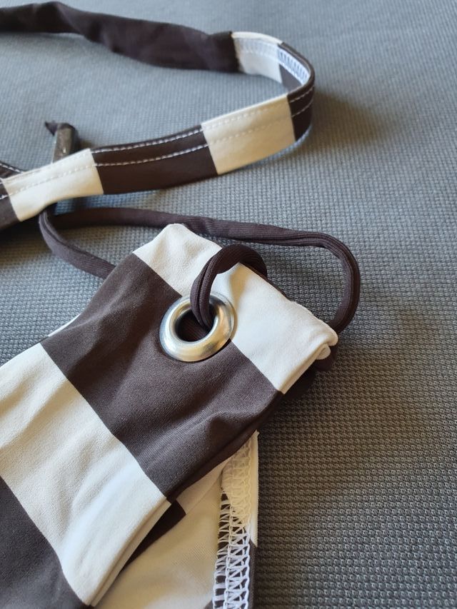 Vikini de rayas marrones y blancas