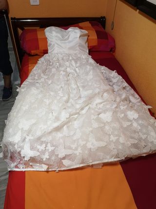 OPORTUNIDAD!! VESTIDO DE NOVIA TALLA 40,MARIPOSAS de segunda mano por 160  EUR en Tres Cantos en WALLAPOP