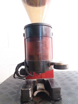 MOLINILLO DE CAFE INDUSTRIAL de segunda mano por 50 EUR en Emisora Radio  Elect Campillo en WALLAPOP