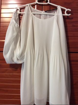 Blusa Zara de segunda mano en Santa Marta de Tormes en WALLAPOP Blusa blanca de segunda mano en Santa Marta de Tormes en