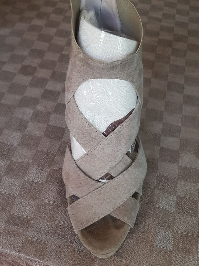 Sandalias de ante color topo