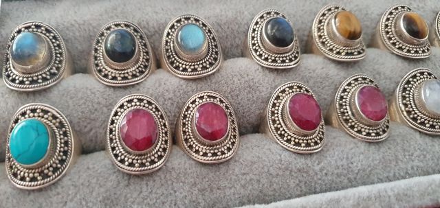 Anillos en plata y piedras
