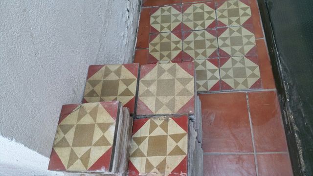 Baldosas antiguas de segunda mano por 2 € en Madrid en WALLAPOP