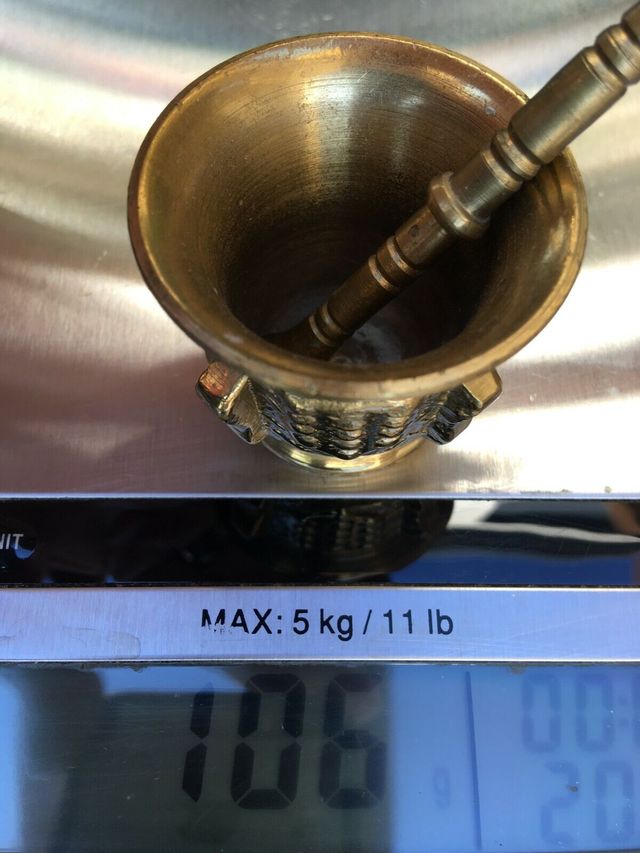 Almirez antiguo de bronce, mortero con mano. 106gr