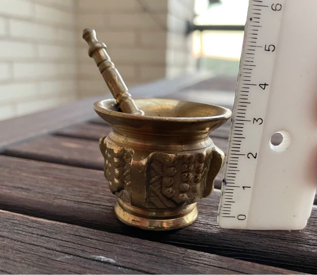 Almirez antiguo de bronce, mortero con mano. 106gr