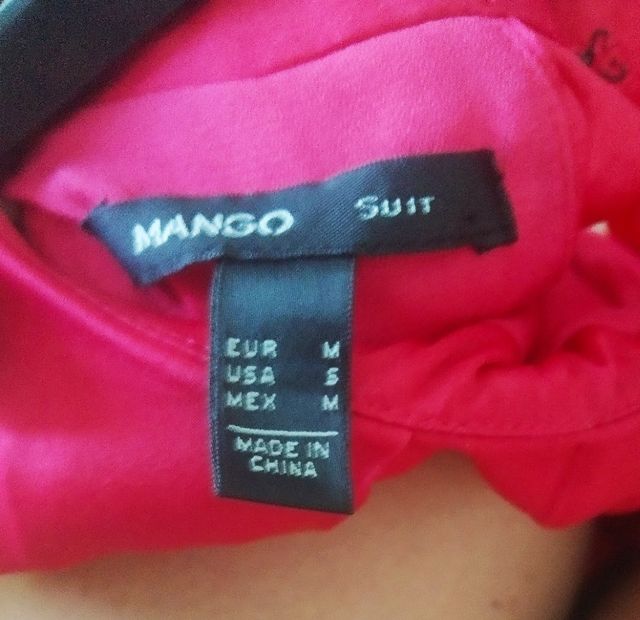 precioso vestido de Mango Fucsia.