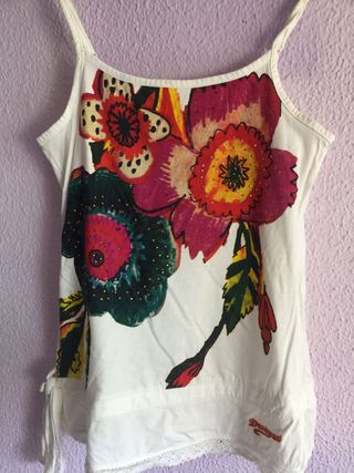 Camisetas Desigual de segunda mano en la provincia de Málaga Camisetas Desigual mujer de segunda mano en Málaga en WALLAPOP