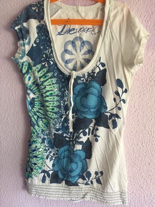 Camisetas Desigual de segunda mano en la provincia de Málaga Camisetas Desigual mujer de segunda mano en Málaga en WALLAPOP