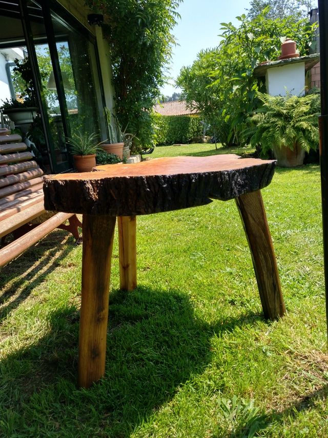 Mesa con rodaja de madera