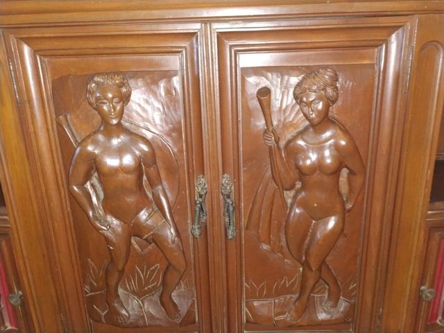 Taquillon madera tallada y encimera marmol