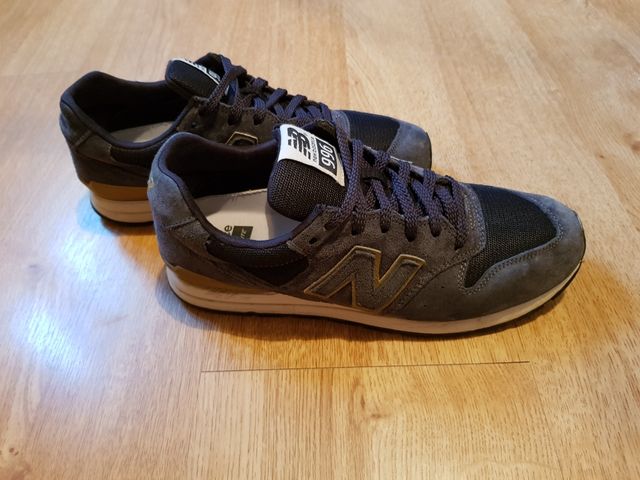 Zapatillas New Balance 996. Color azul.