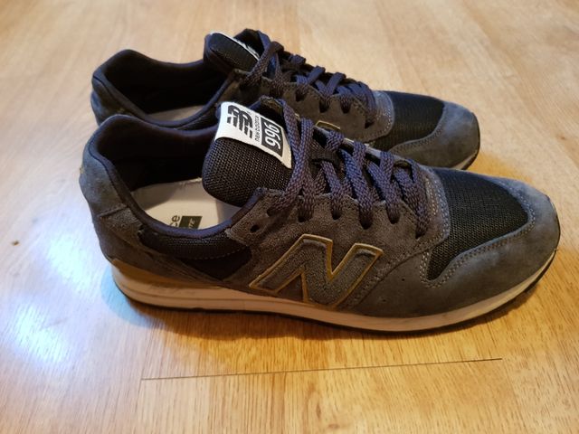 Zapatillas New Balance 996. Color azul.