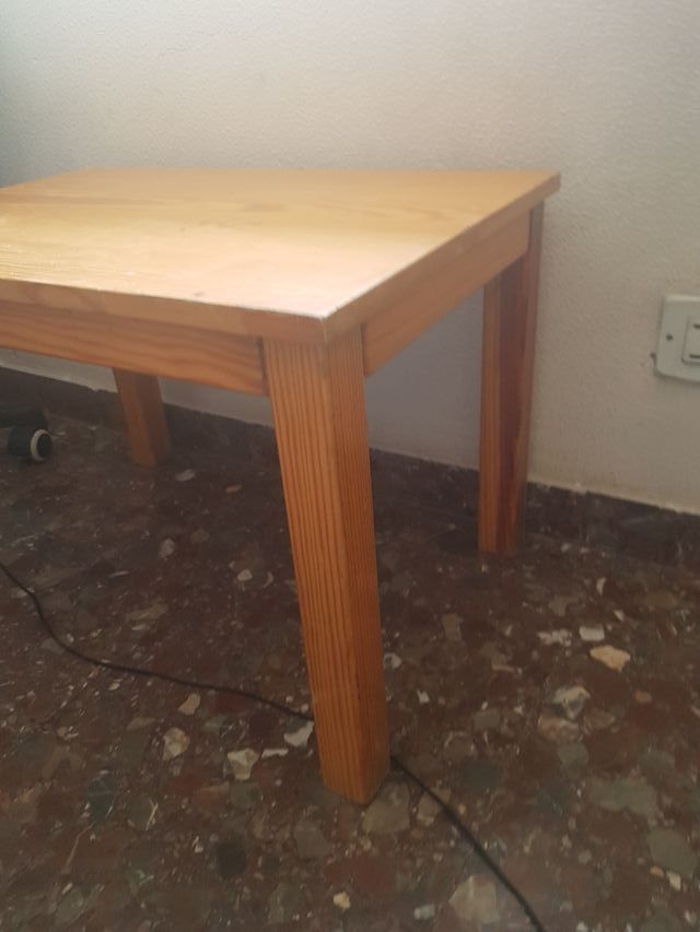 mesa artisanal de madera