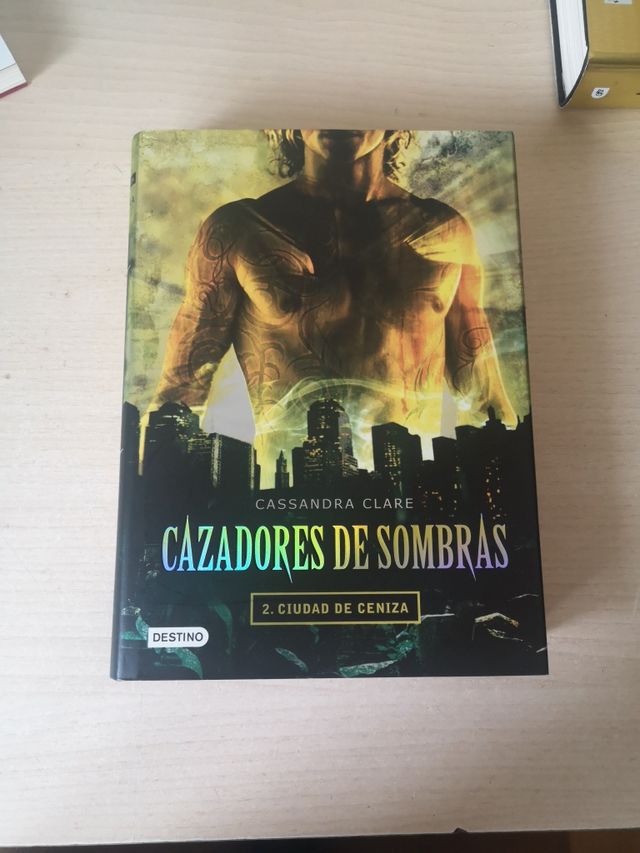 Libro: Cazadores de sombras 2