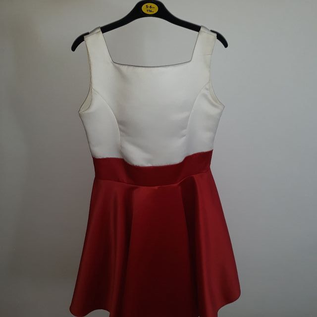 vestido rojo y blanco