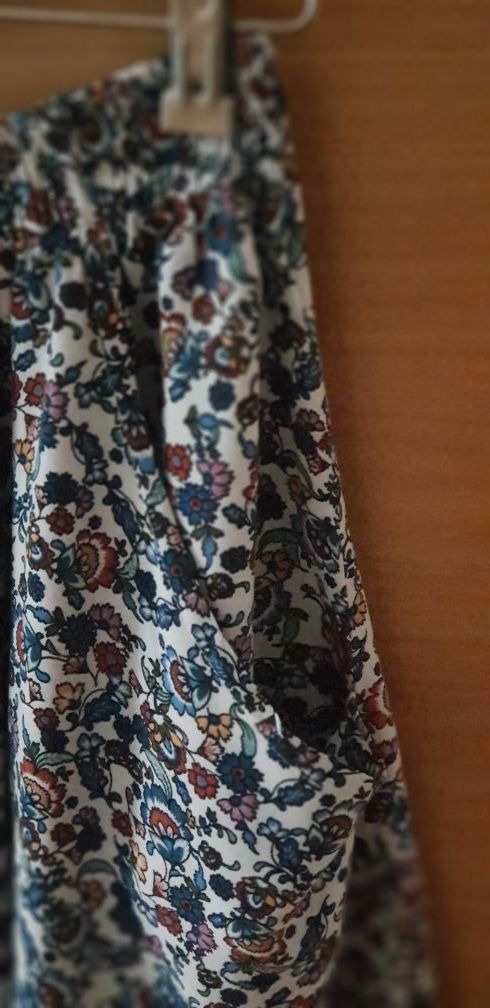 Lote 2 faldas + percha Amichi Collection