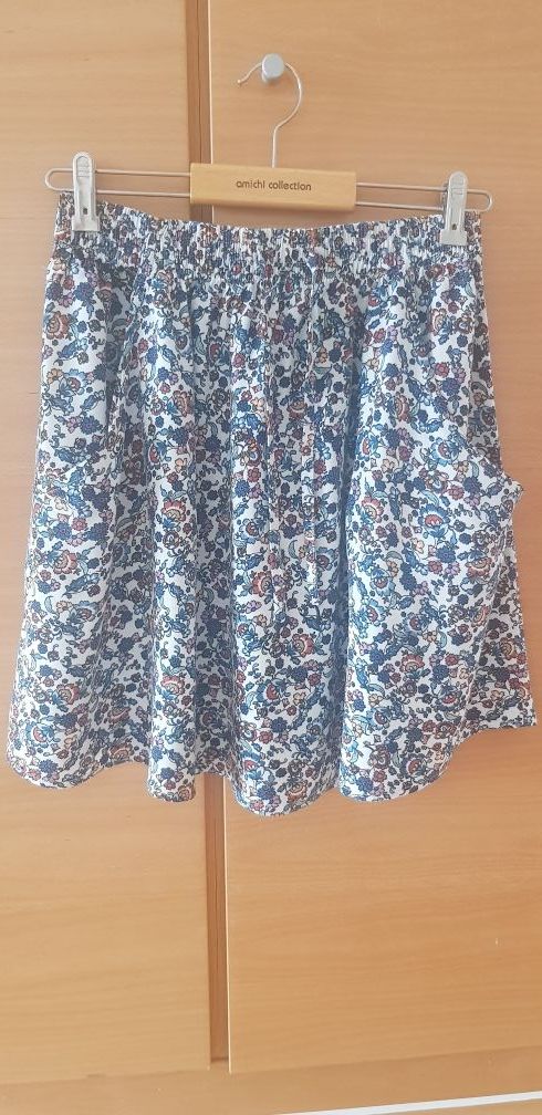 Lote 2 faldas + percha Amichi Collection