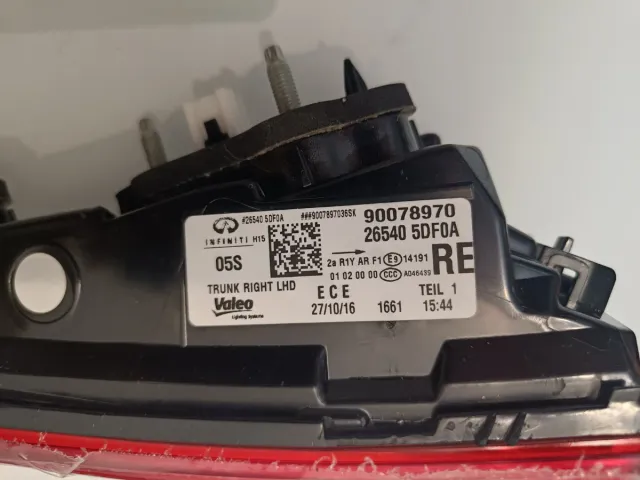 Piloto trasero izqd Infiniti Q30 original, precint