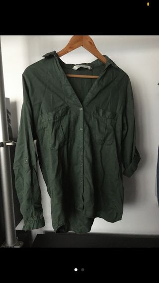 Camisas Zara de segunda mano en la provincia de Barcelona en Camisa Verde Zara abierta por detras Vinted