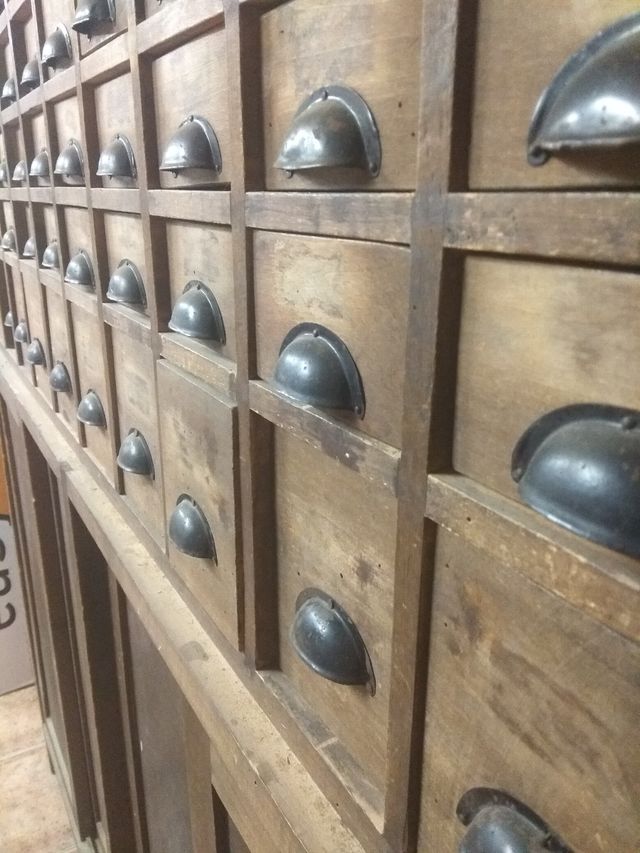 Armario antiguo costurero de segunda mano por 700 € en El Vendrell en